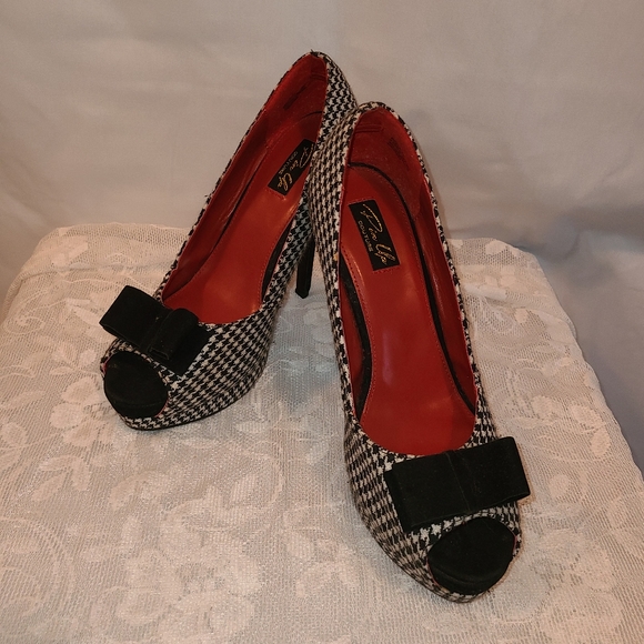 Pinup Girl Houndstouth Stilettos - Picture 2 of 5